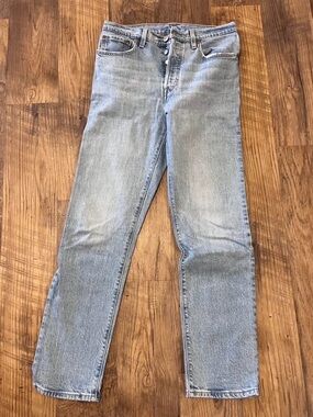 Women’s Light Blue Straight Leg Levis Jeans